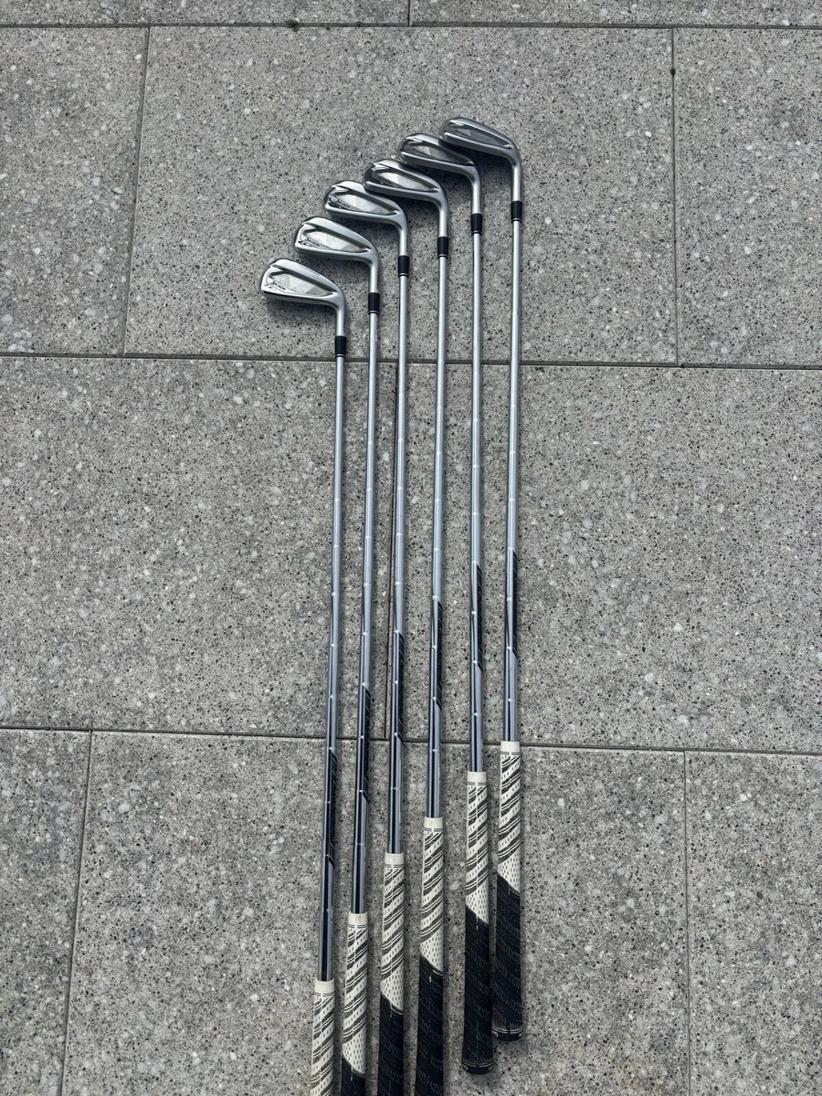 Srixon ZXi4 irons - Image 1