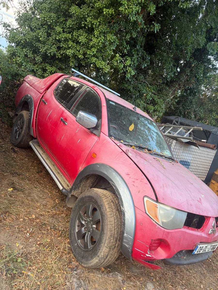 Mitsubishi l200 for breaking