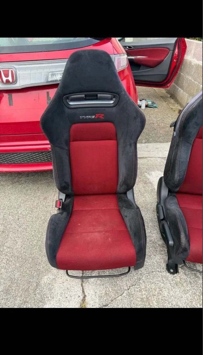 FN2 Type R Recaro Seats - Image 2