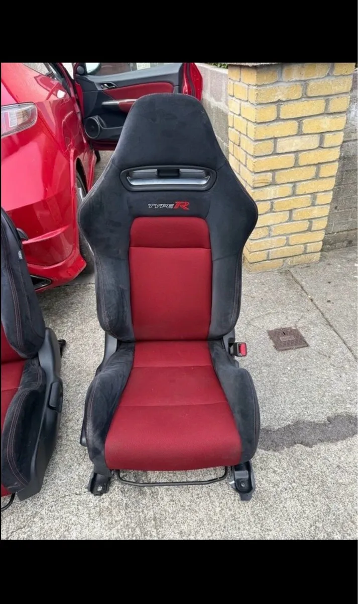 FN2 Type R Recaro Seats - Image 1