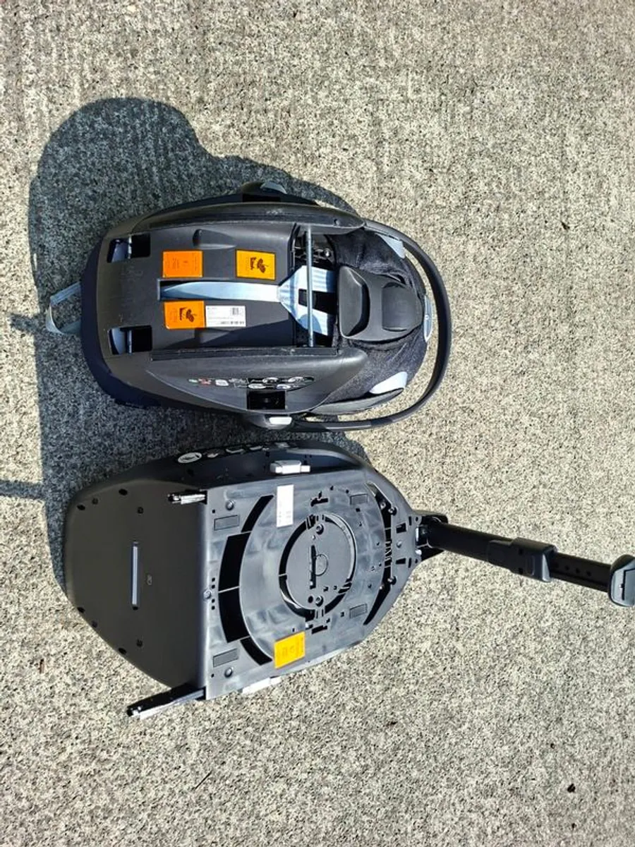 Cybex Car Seat & 360 Rotating Base - Image 3