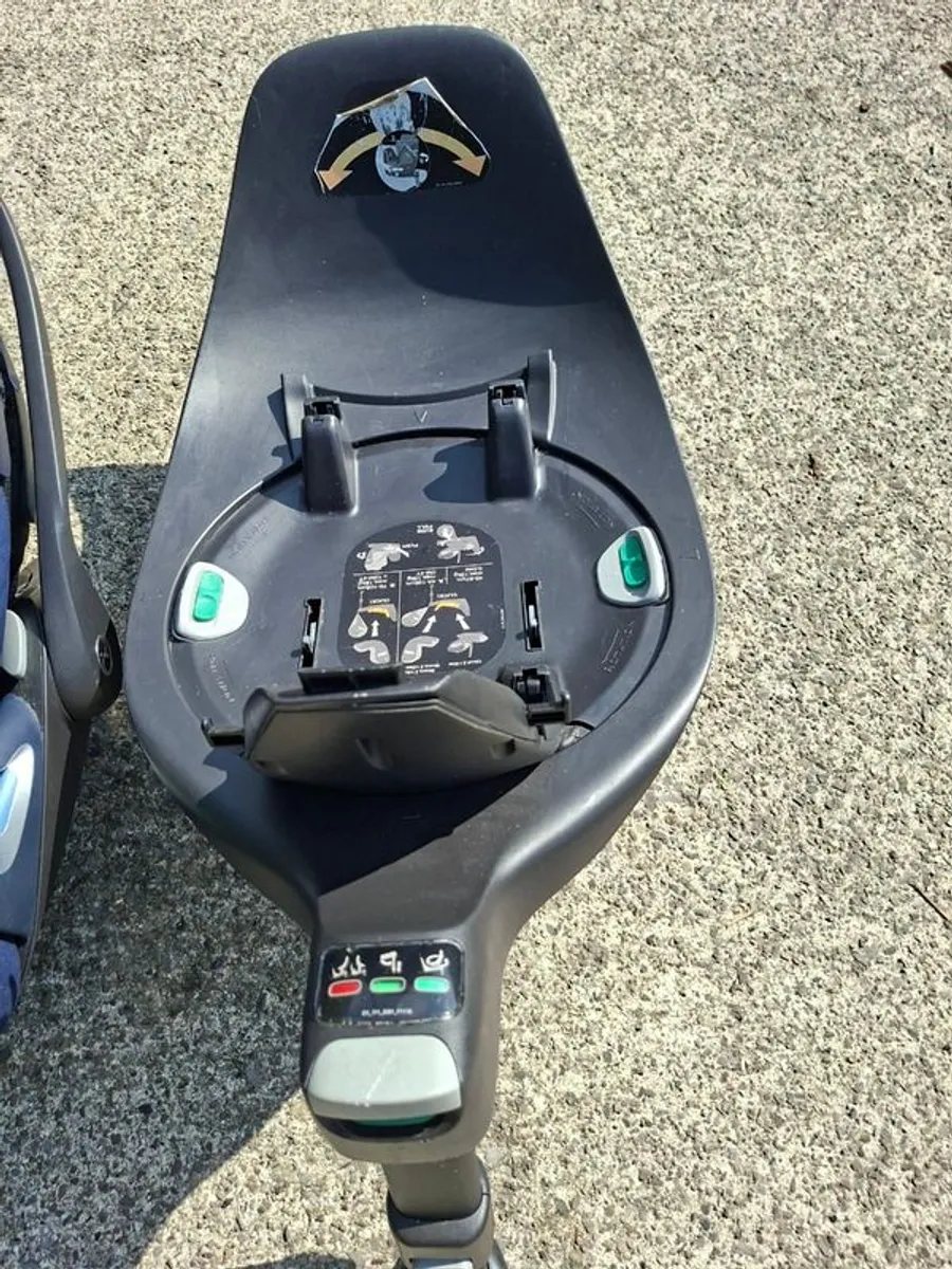 Cybex Car Seat & 360 Rotating Base - Image 4