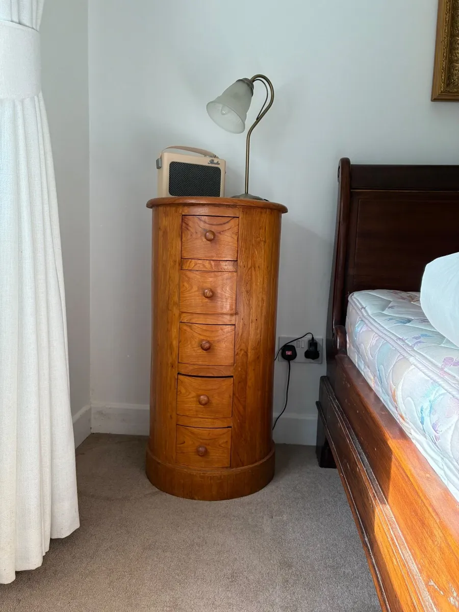 Bedroom furniture - Image 2