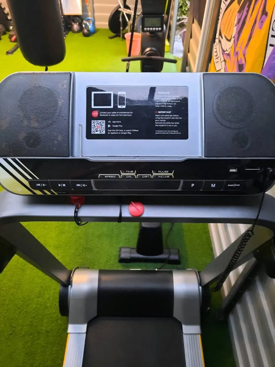 Power track 6000 treadmill - Image 4