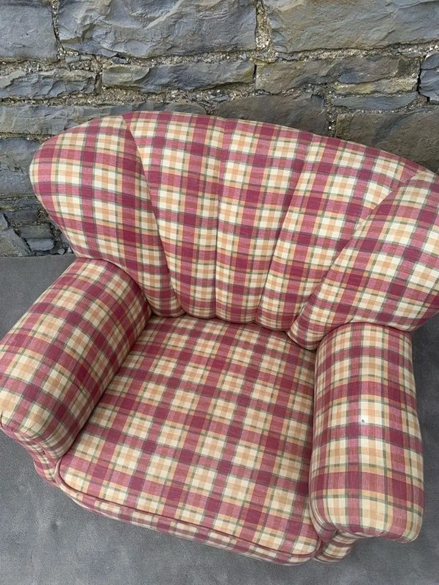 Superb Heavy Traditional Tartan Armchair. - Image 3