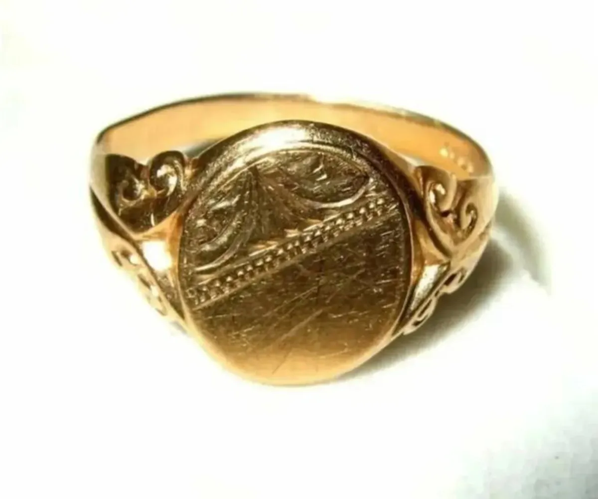 Vintage Hallmarked 9ct Gold Gentlemans Ring - Image 1