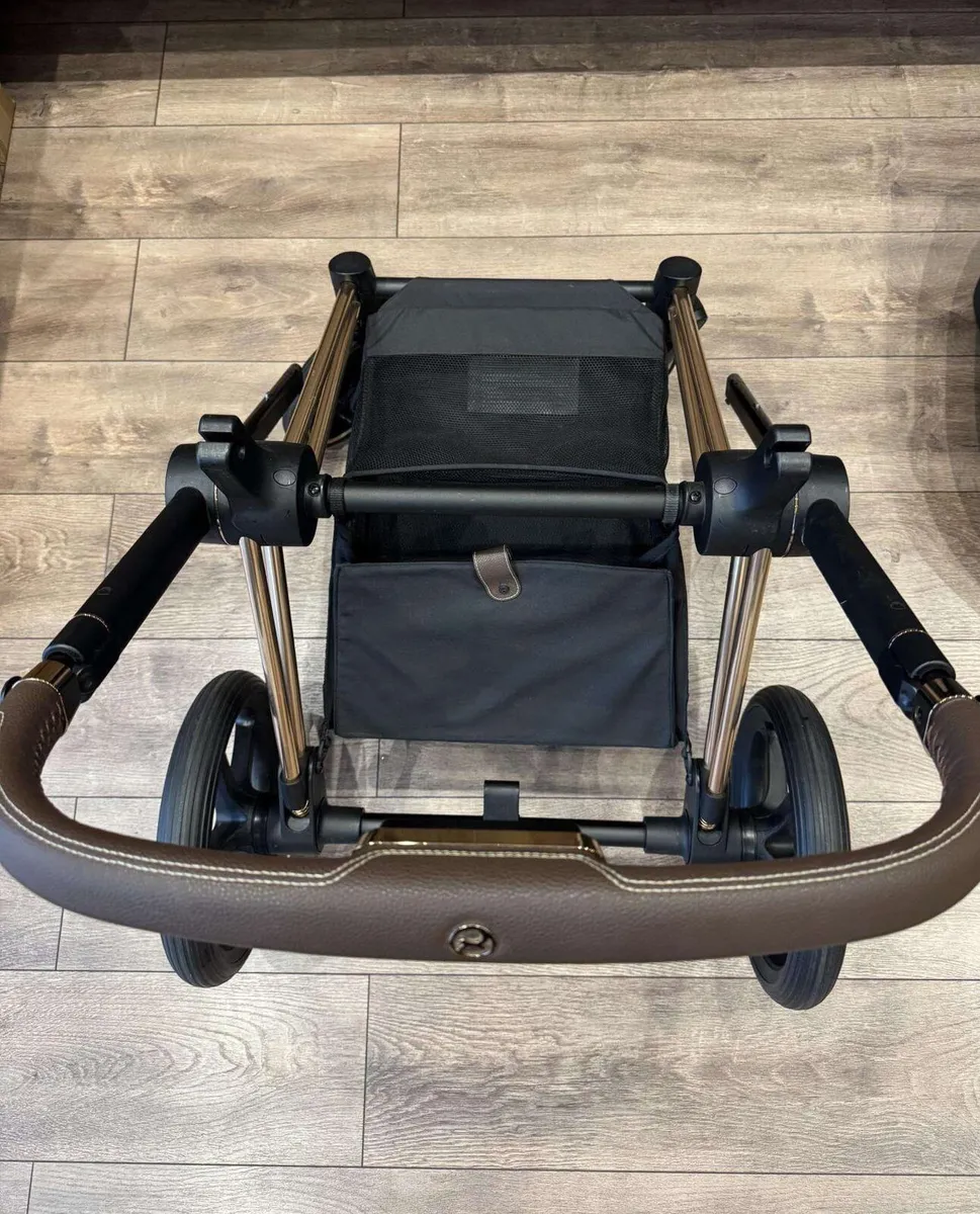 CybexPriam Travel system Immaculaye condition - Image 3