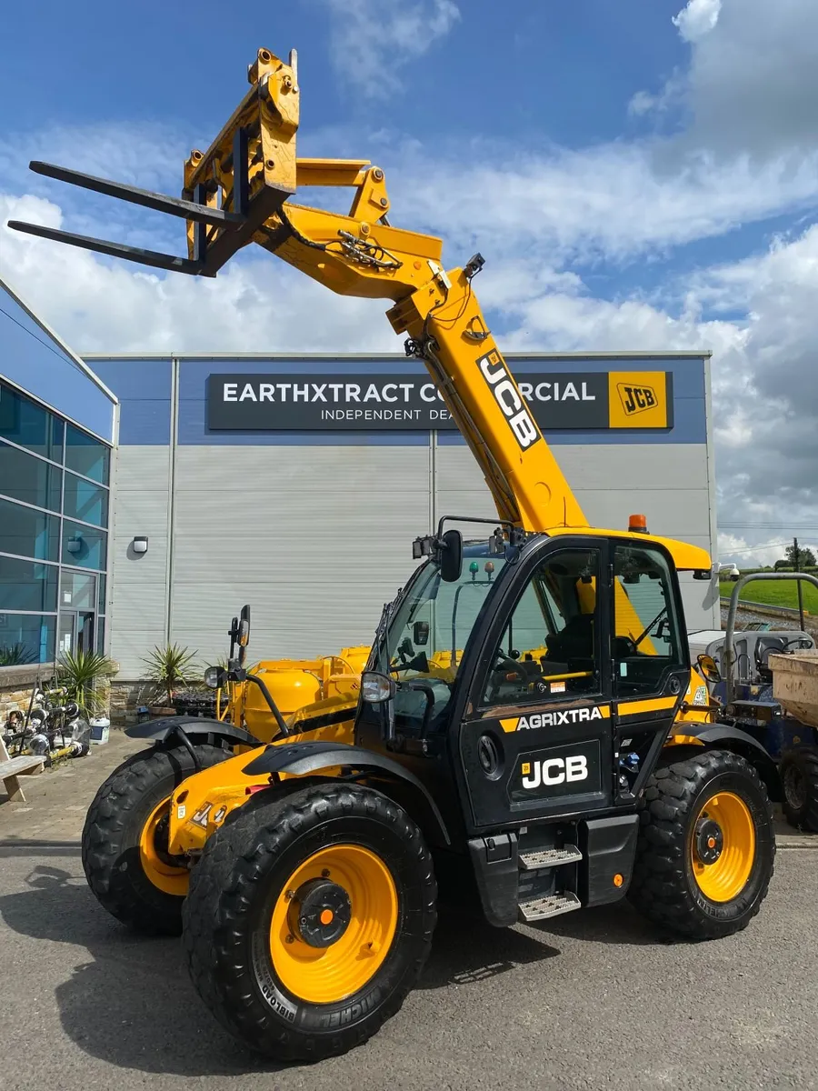 2023 JCB 542 70 Agri Xtra - Image 1