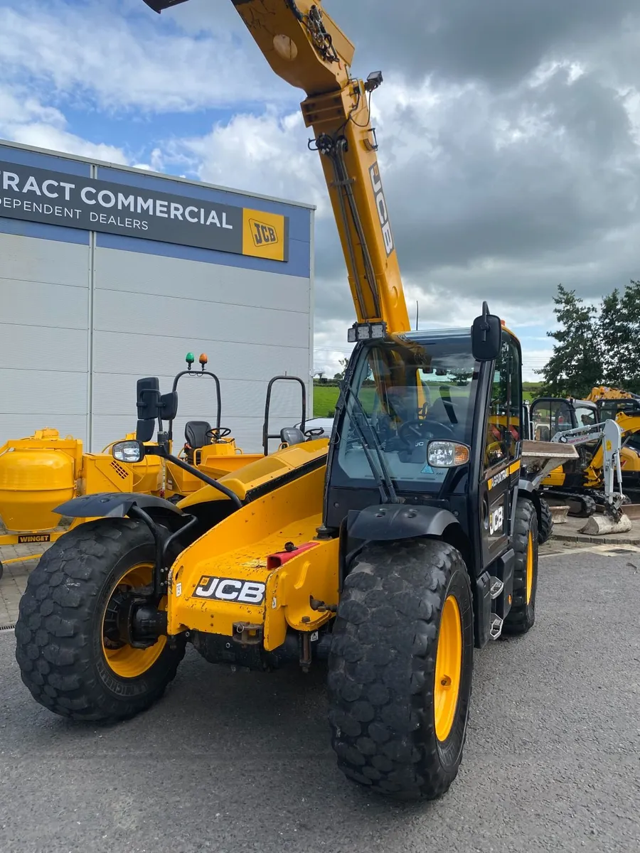 2023 JCB 542 70 Agri Xtra - Image 2