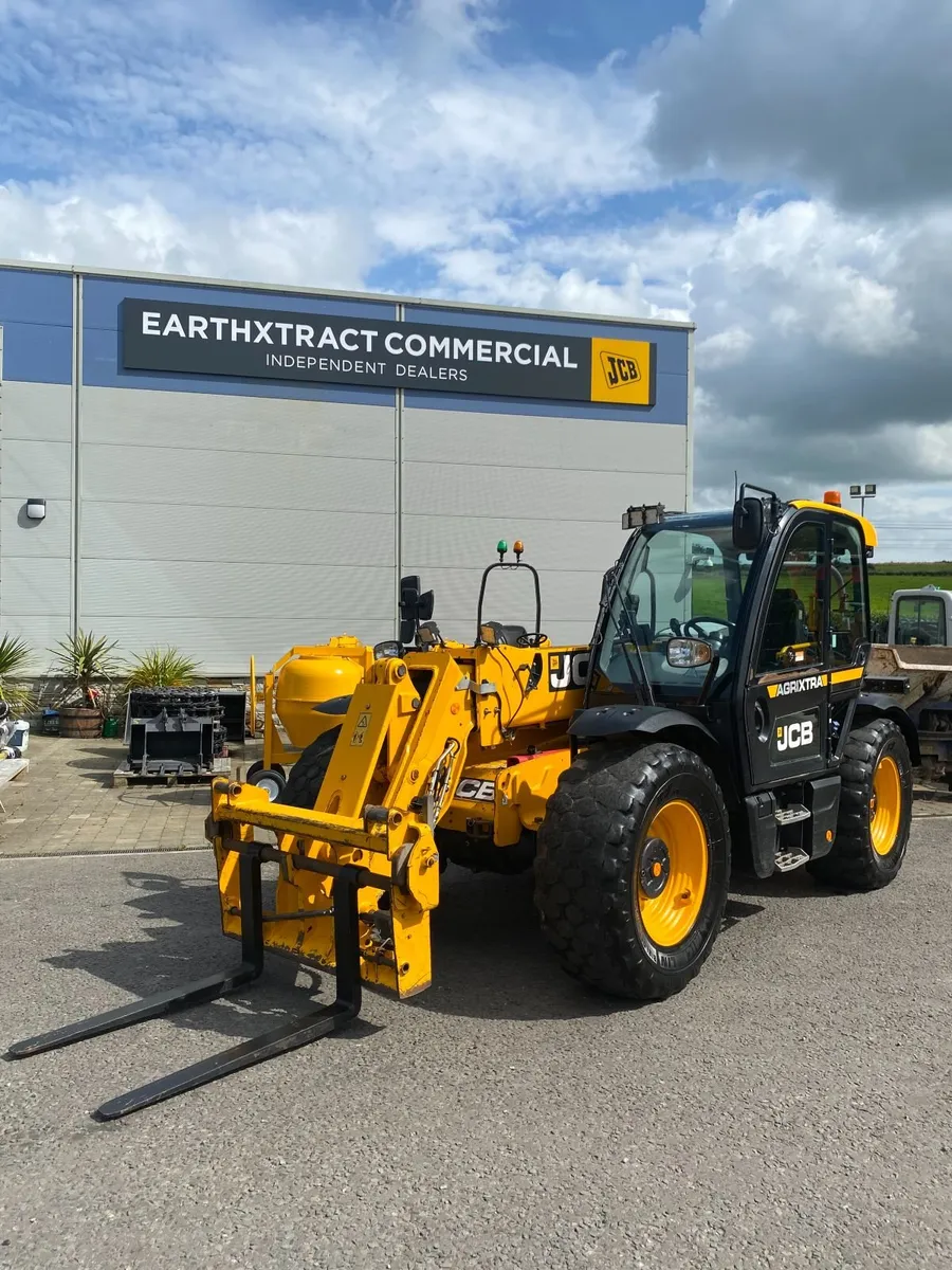 2023 JCB 542 70 Agri Xtra - Image 3