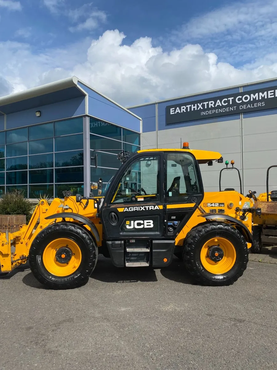 2023 JCB 542 70 Agri Xtra - Image 4