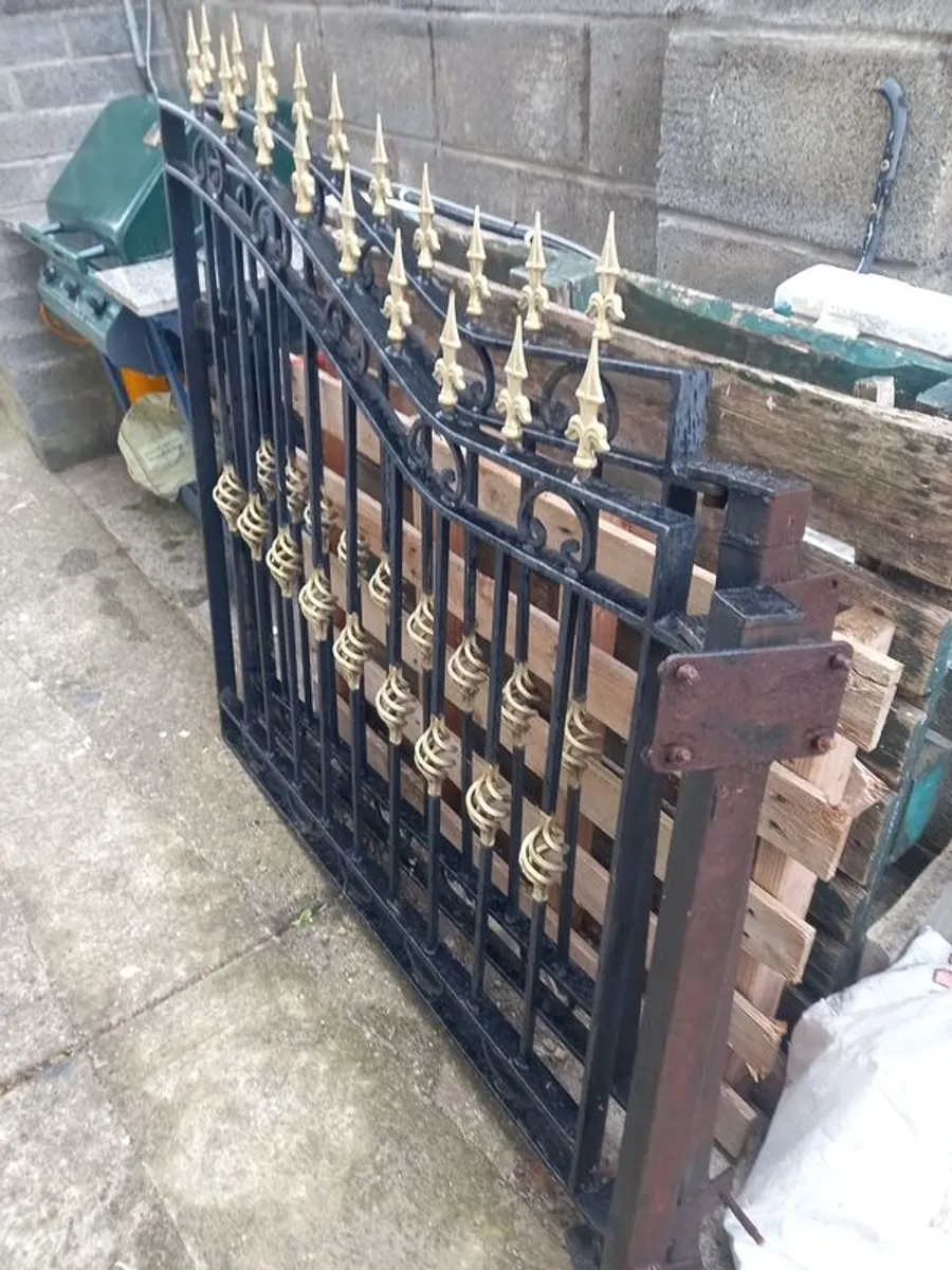 Beautiful gates perfect condition - Image 1