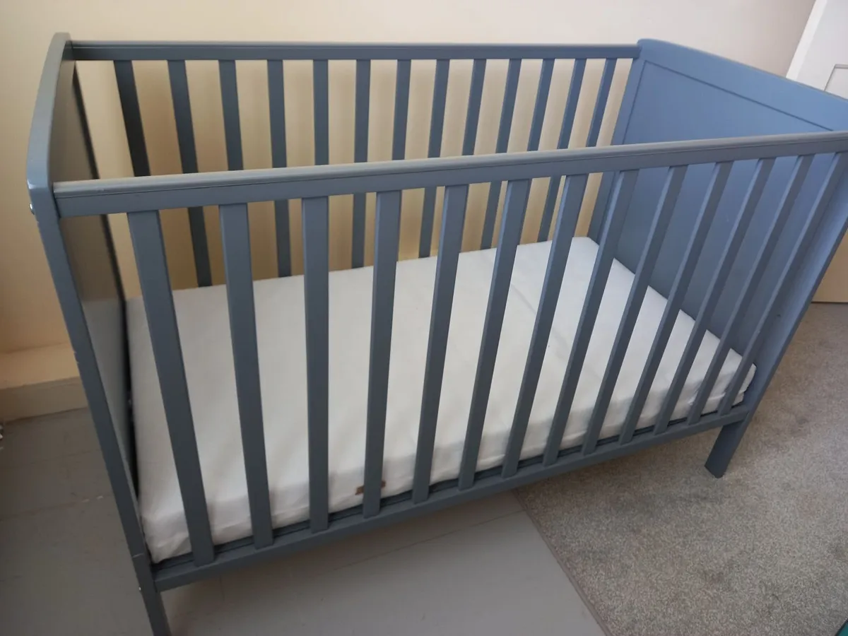 Baby cot - Image 3