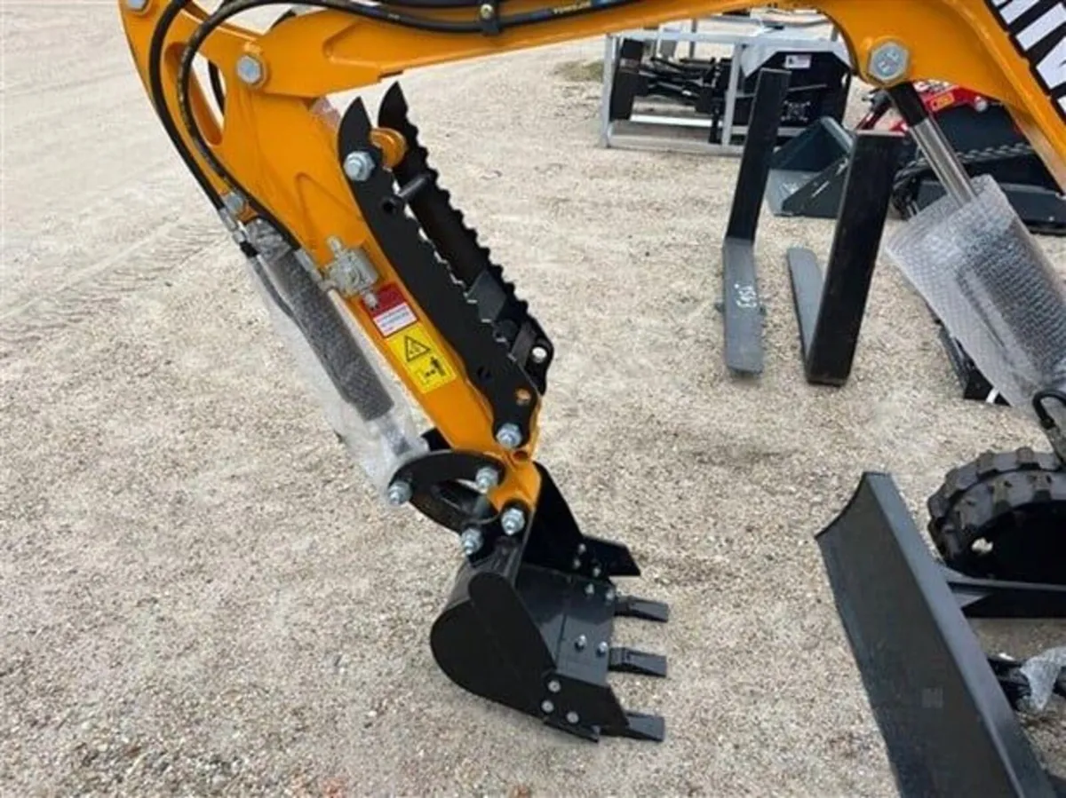 NEW MIVA 16D MINI DIGGER - Image 3
