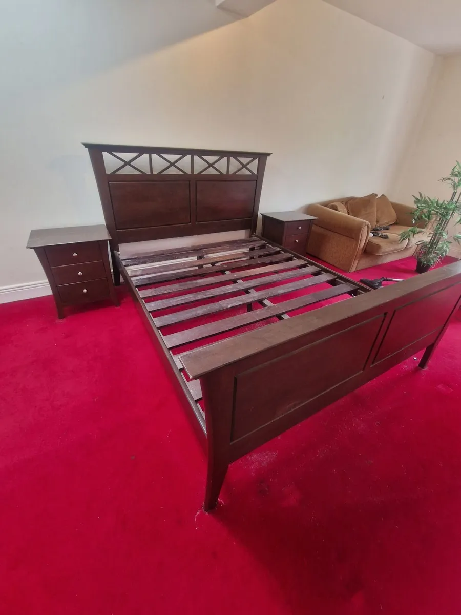 Bed and lockers - Image 1