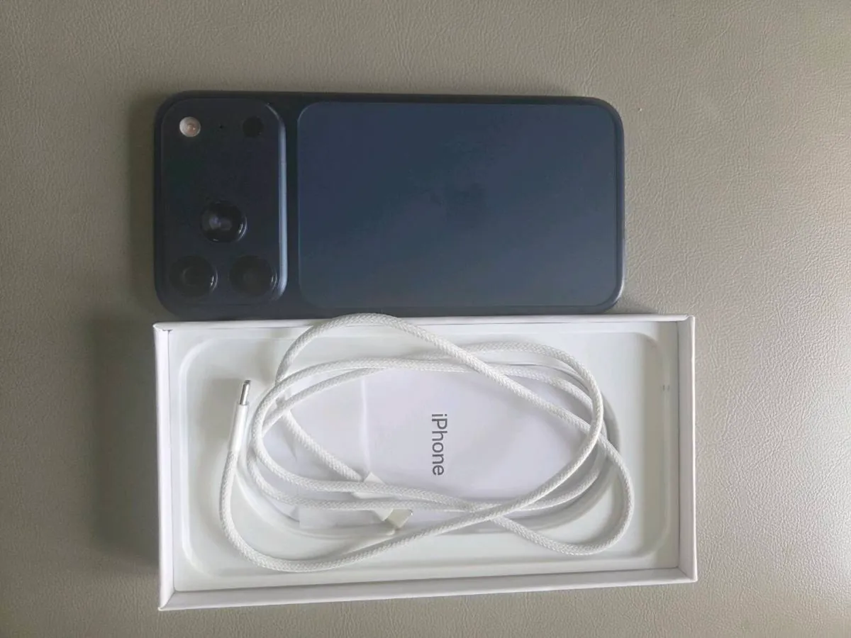 IPhone. 17 pro max - Image 2