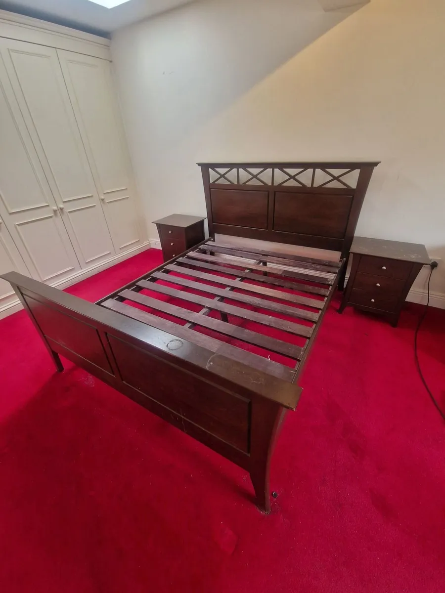 Bed and lockers - Image 2