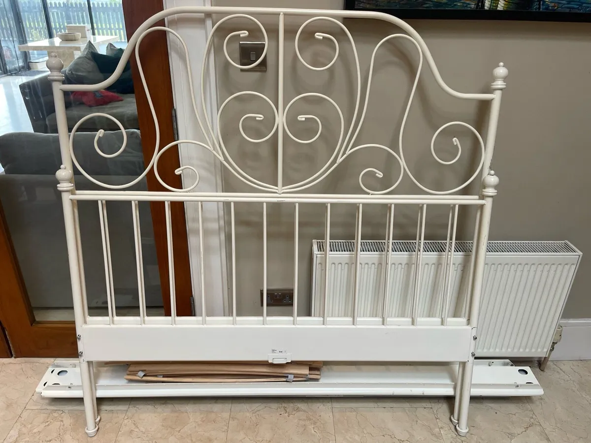 2 x Beautiful Matching White Metal Double Beds - Image 3