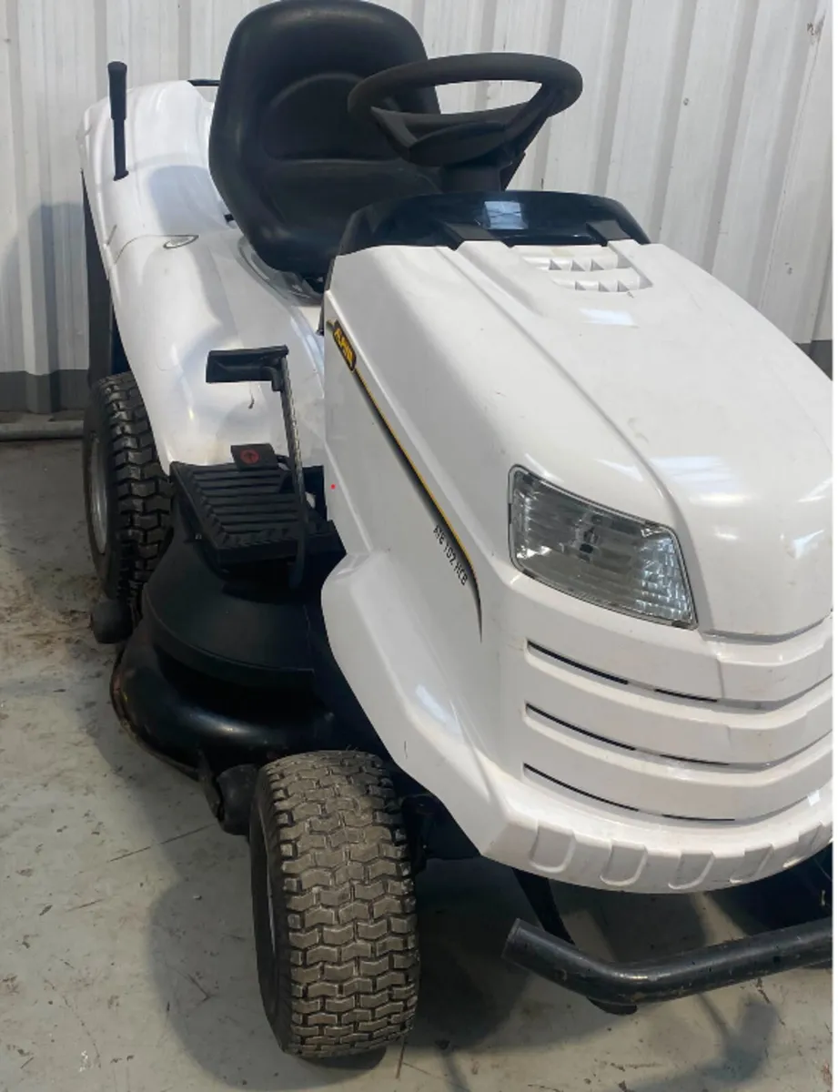Ride-On Lawnmower Alpina AT8 102 HCB - Image 2