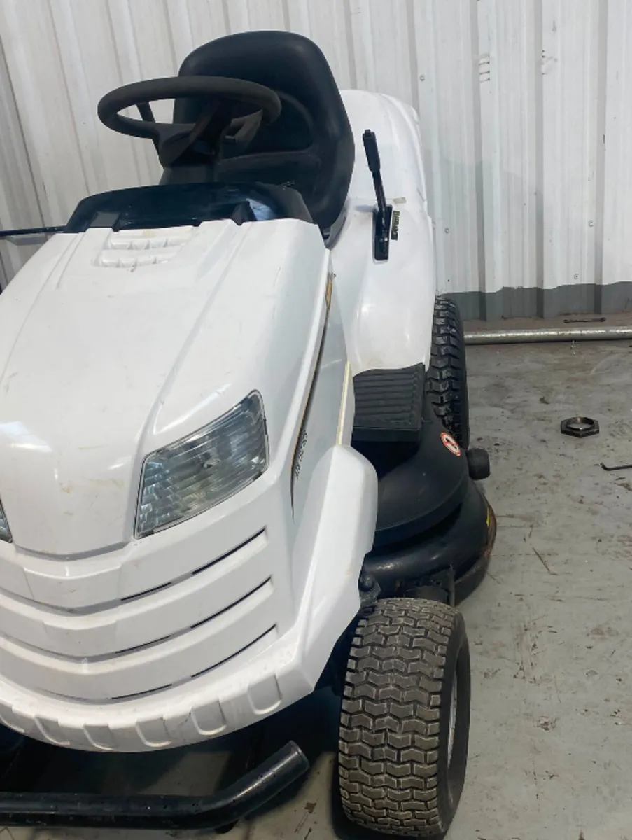 Ride-On Lawnmower Alpina AT8 102 HCB - Image 3