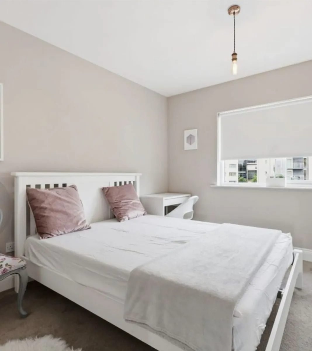 White bed frame (King size)