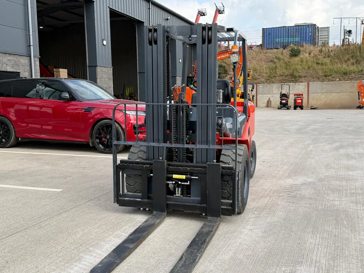 NEW UNUSED HCHI 5T FORKLIFT - Image 3