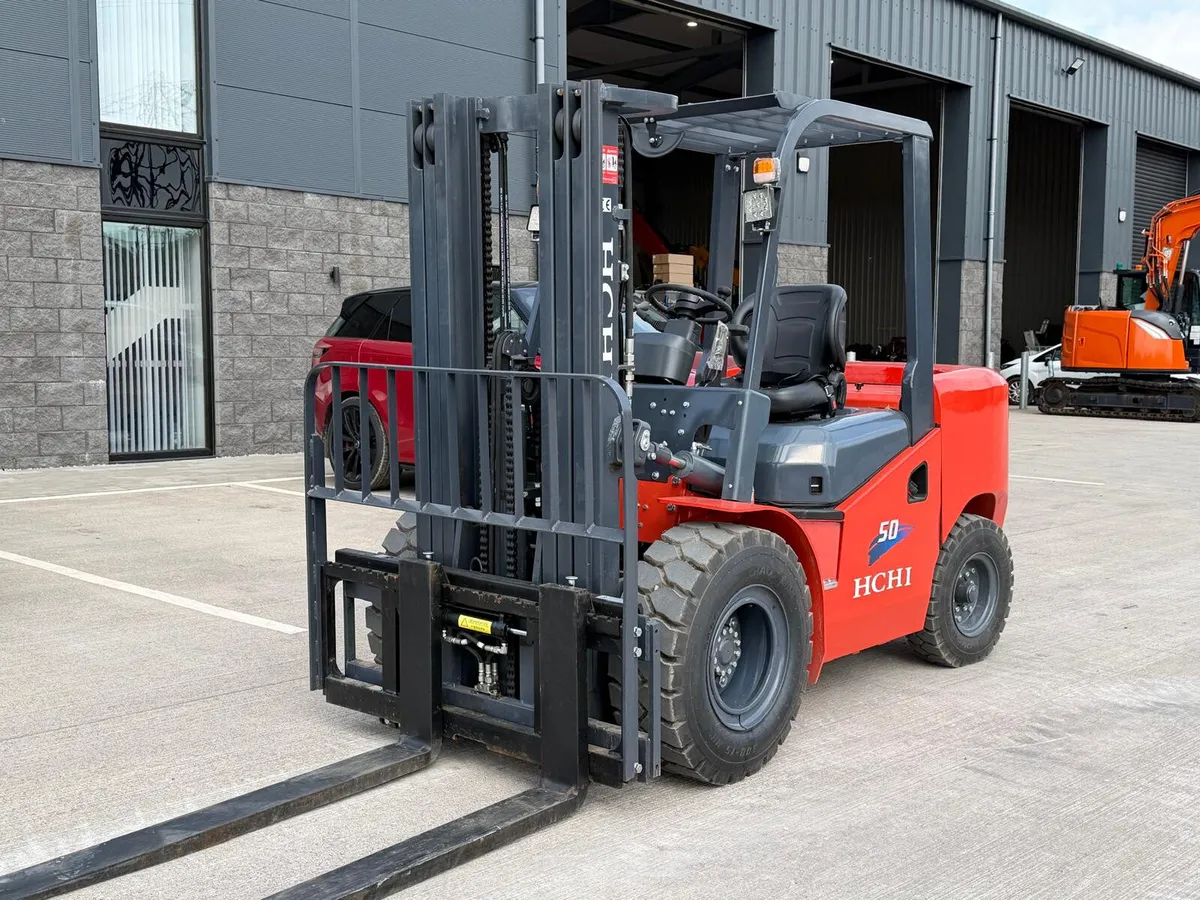 NEW UNUSED HCHI 5T FORKLIFT - Image 2