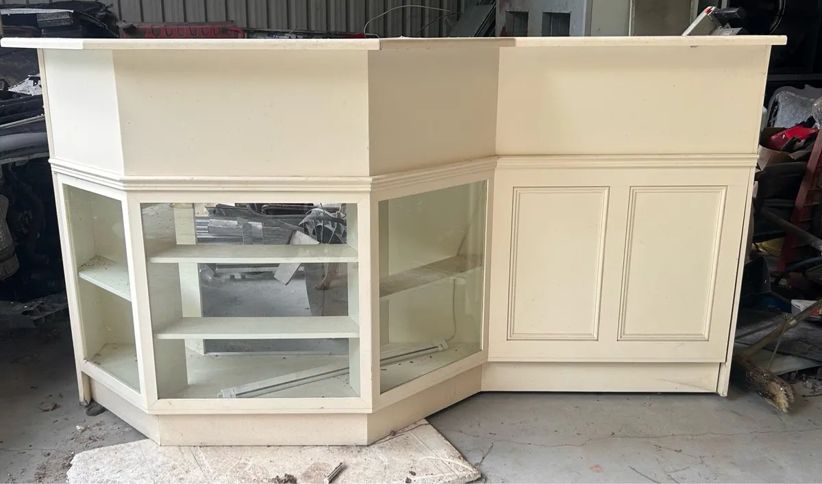 Reception desk - Image 1