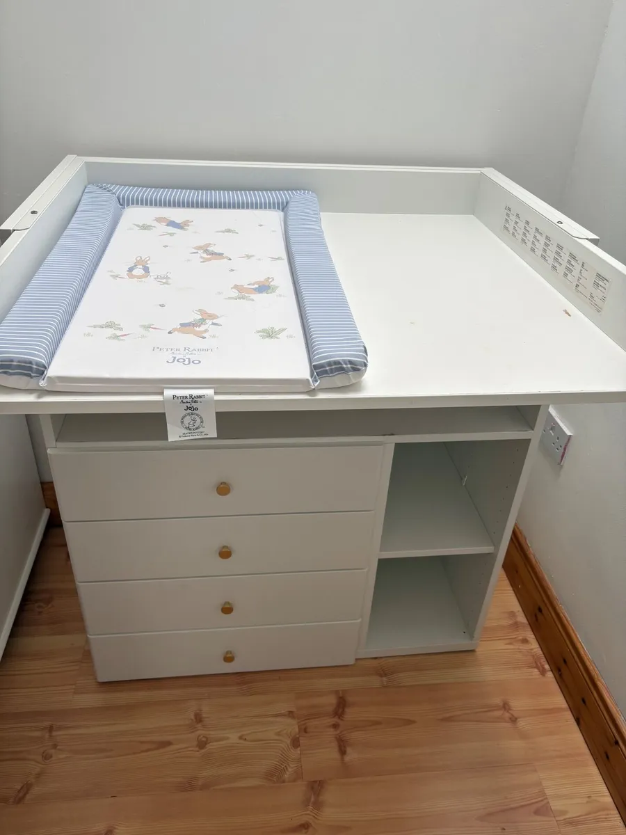 Baby item - Image 1