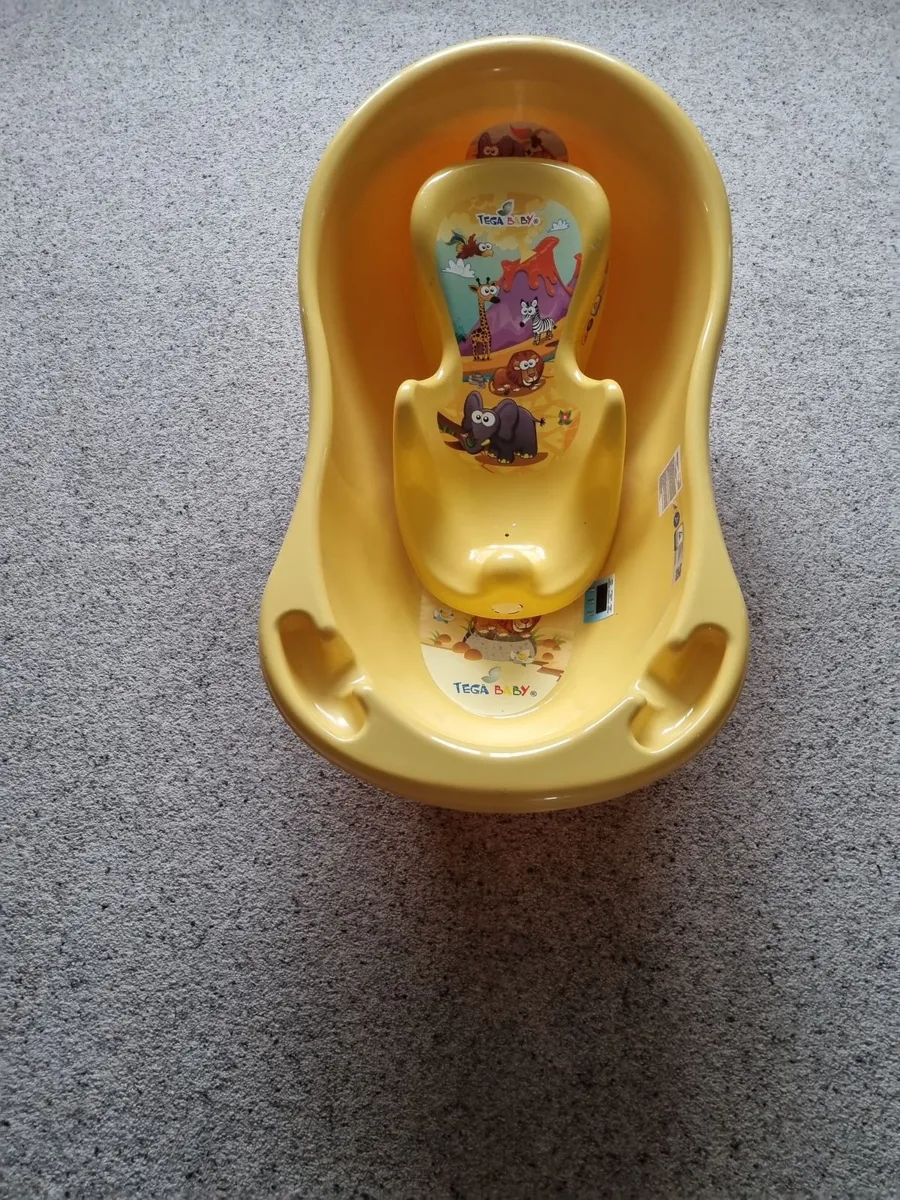Childs cot and baby bath - Image 1