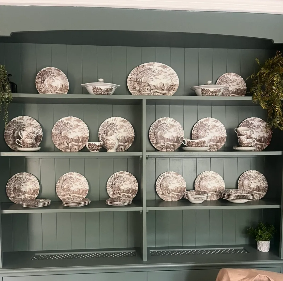 Johnson Brothers Cotswold Dinner Set- 50 piece - Image 1