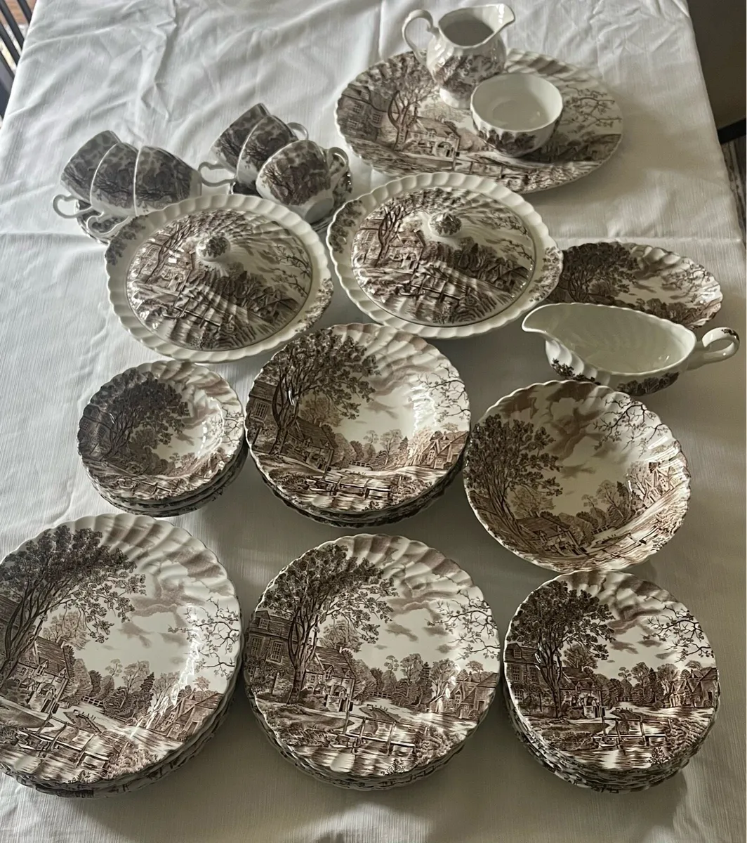 Johnson Brothers Cotswold Dinner Set- 50 piece - Image 3