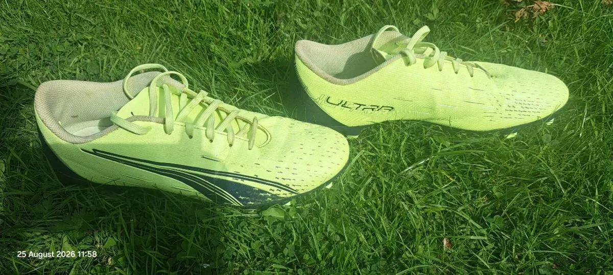 Football boots - Image 1