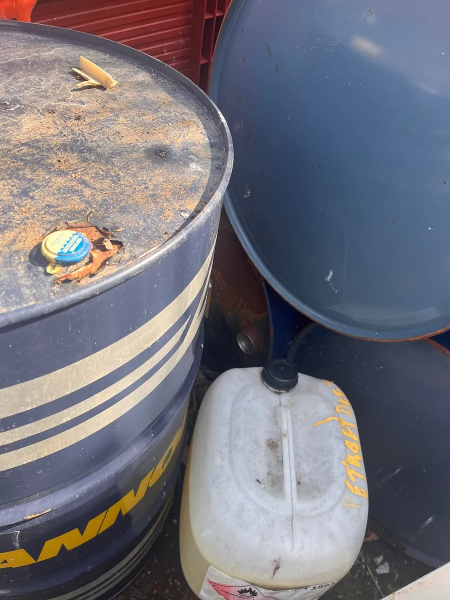 Oil barrels - Image 3