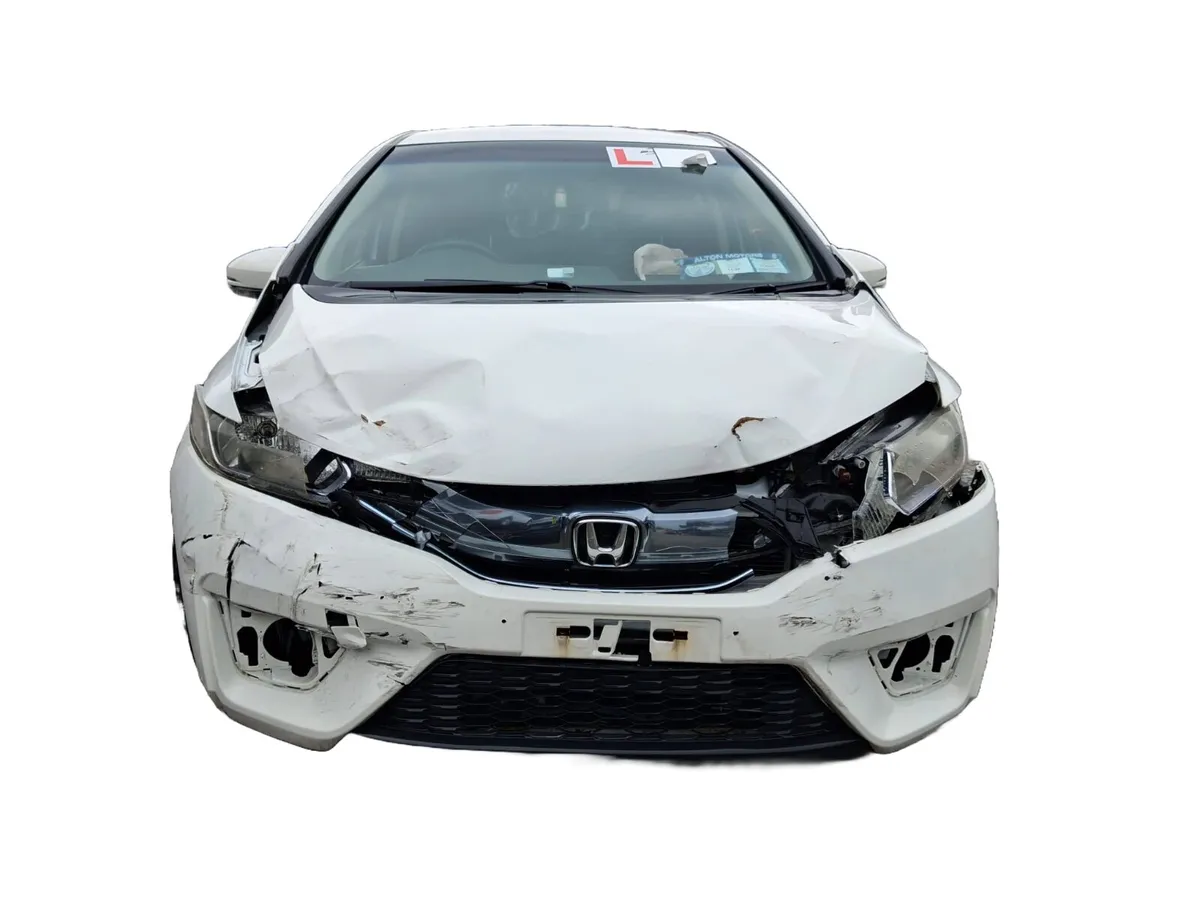 2014 HONDA FIT For Breaking/Dismantling - Image 3
