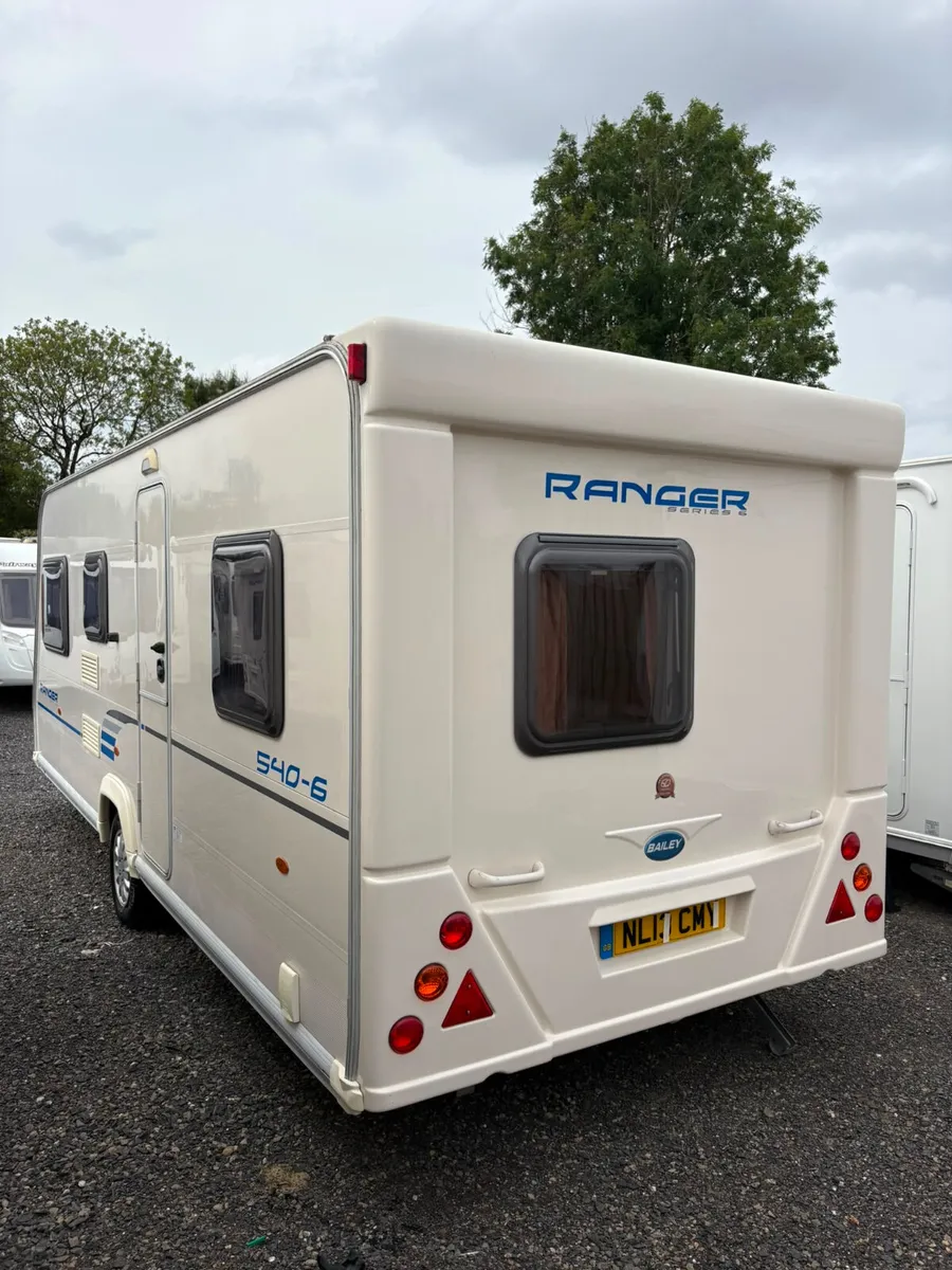 Bailey 6 Berth Fixed Triple Bunkbed Caravan - Image 4