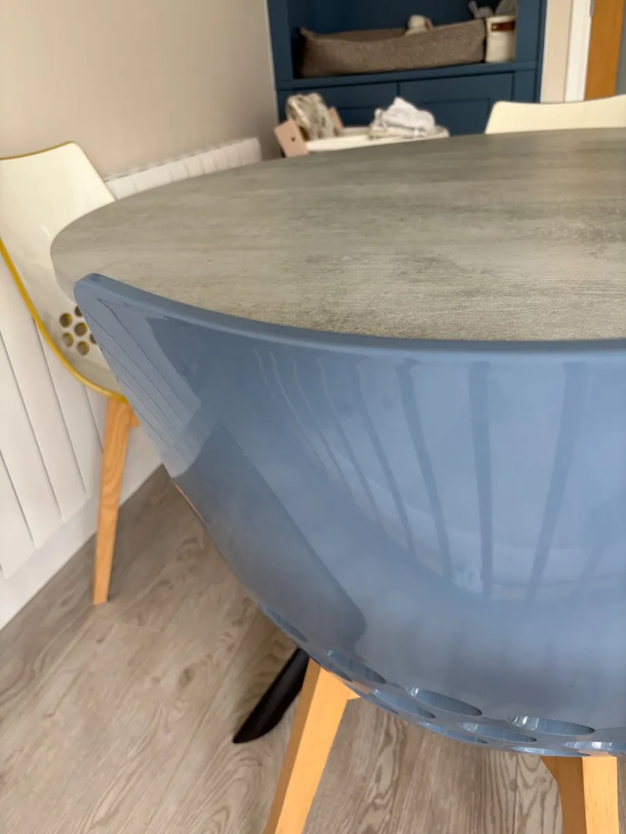 Dining table and chairs - Image 3