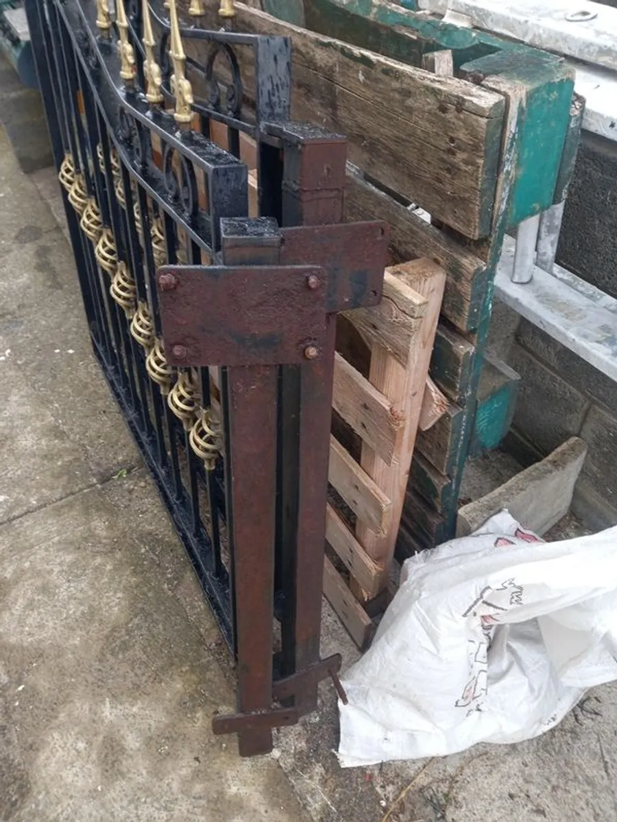 Beautiful gates perfect condition - Image 4