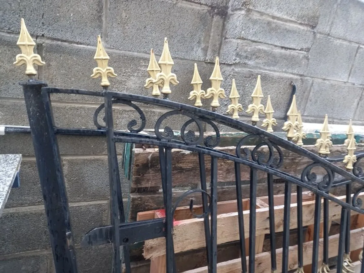 Beautiful gates perfect condition - Image 2