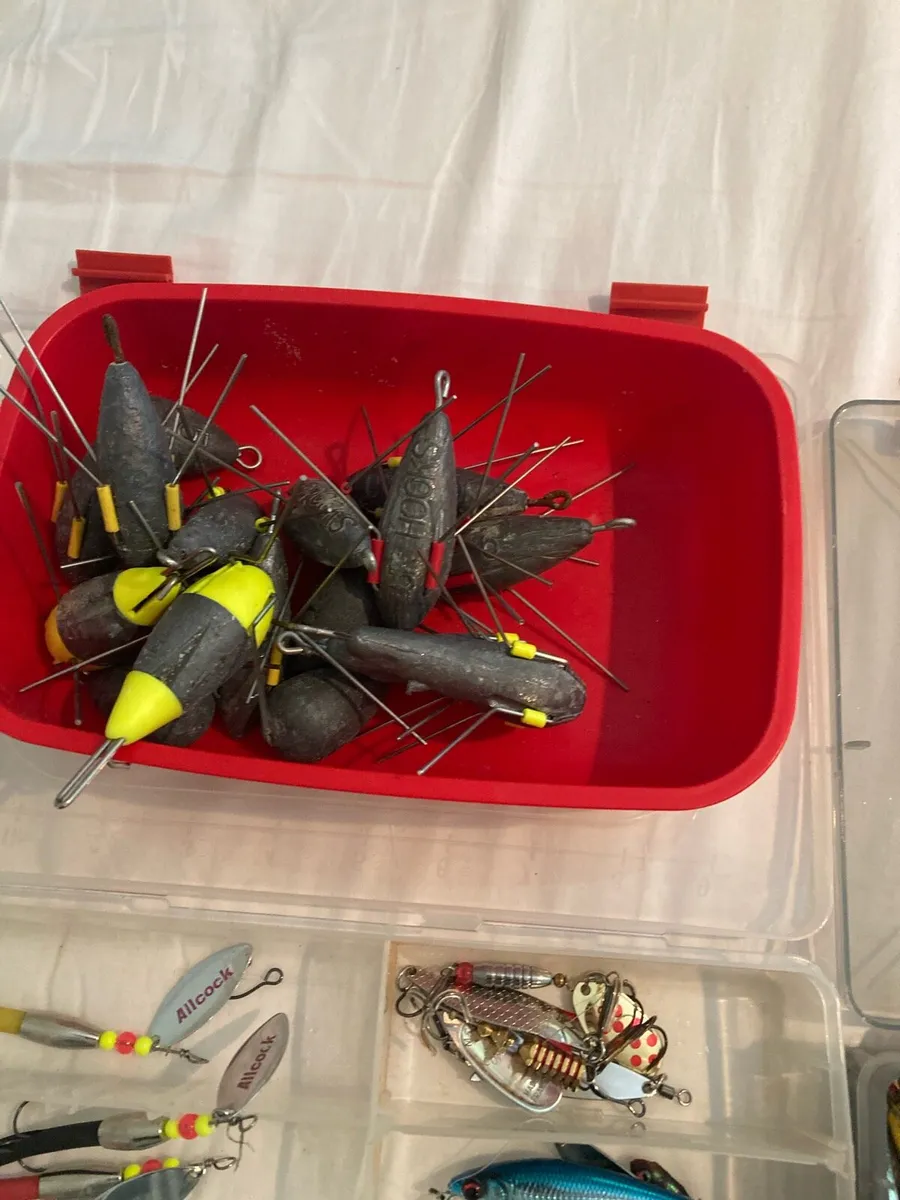 Fishing lures and lead weights - Image 4