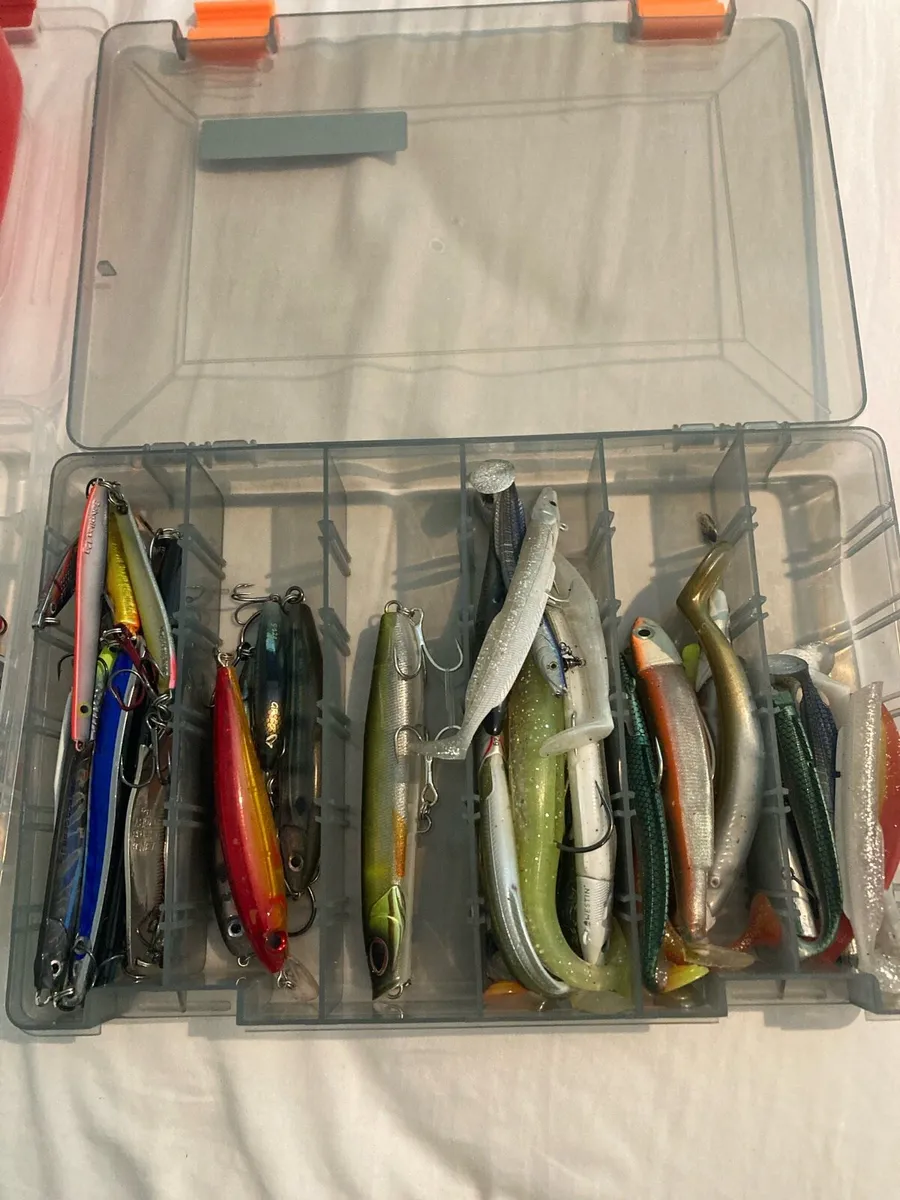 Fishing lures and lead weights - Image 2