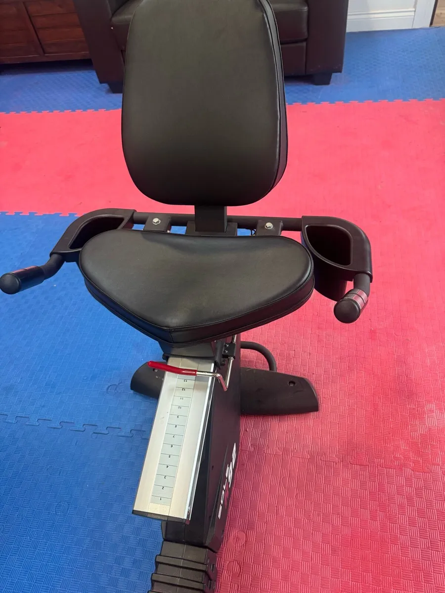 SOLE R92 Recumbent Exercise Bike - Image 3