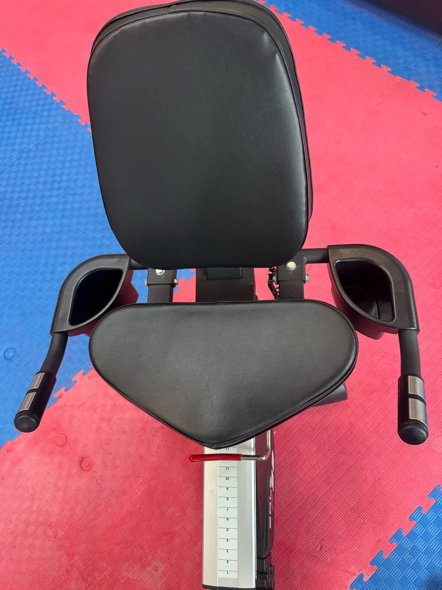SOLE R92 Recumbent Exercise Bike - Image 4