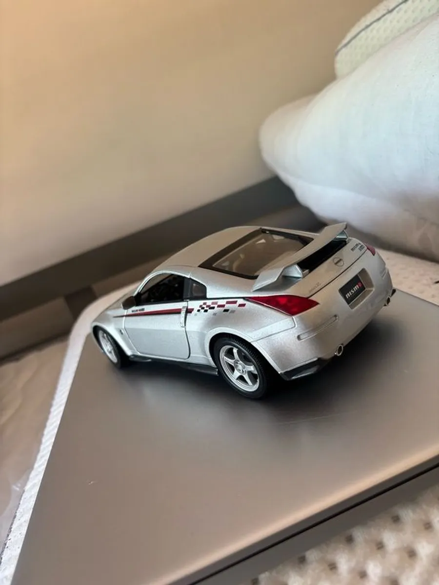 1:18 Scale model cars for sale - Image 2