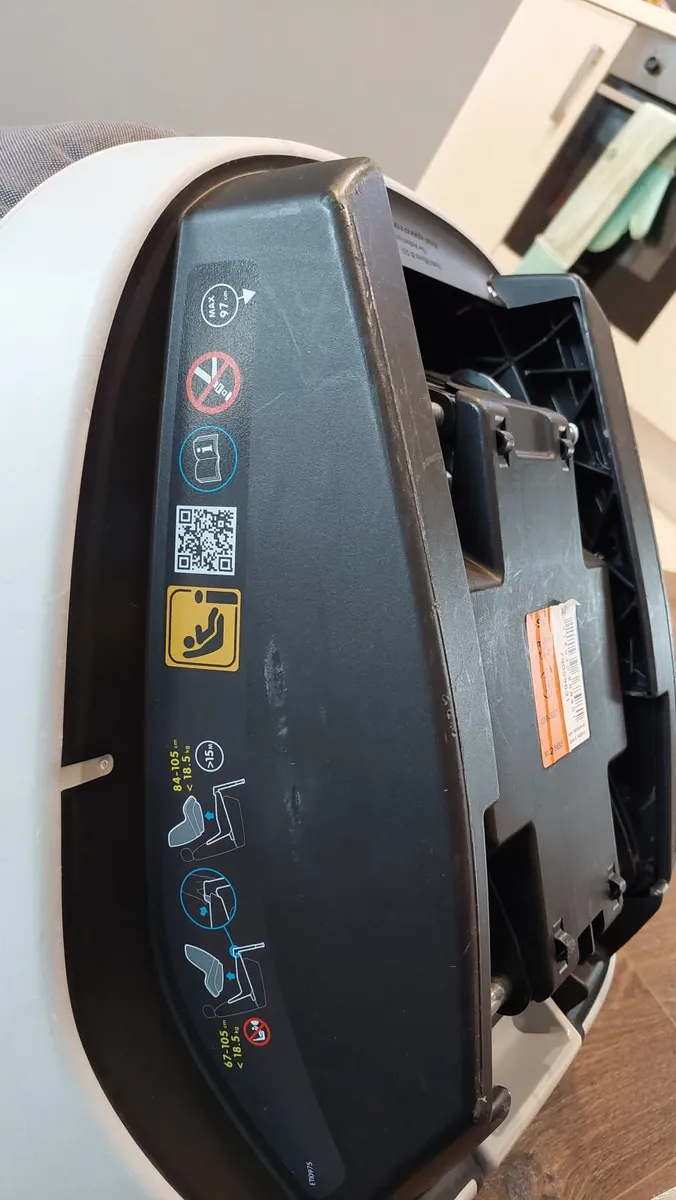 Maxi-Cosi toddler car seat PLUS isofix base - Image 2