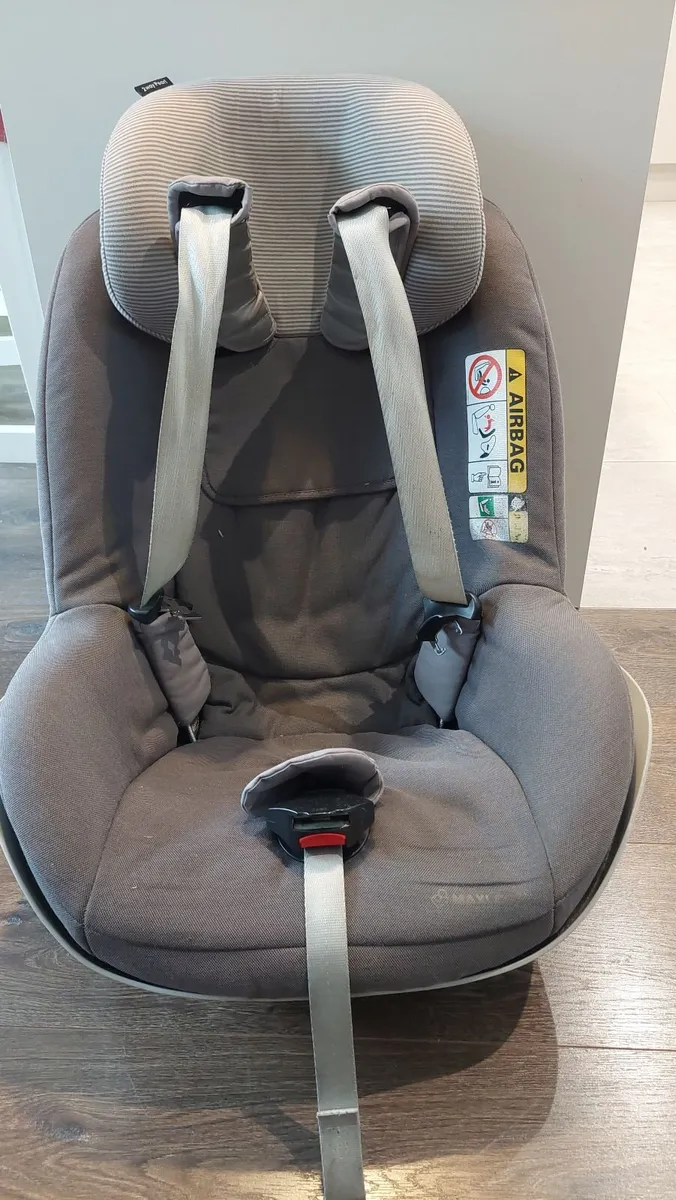 Maxi-Cosi toddler car seat PLUS isofix base - Image 3