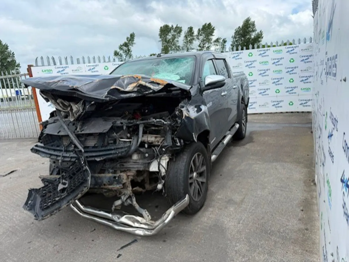 2020 TOYOTA HILUX 2.4D AUTO JUST IN FOR BREAKING - Image 2
