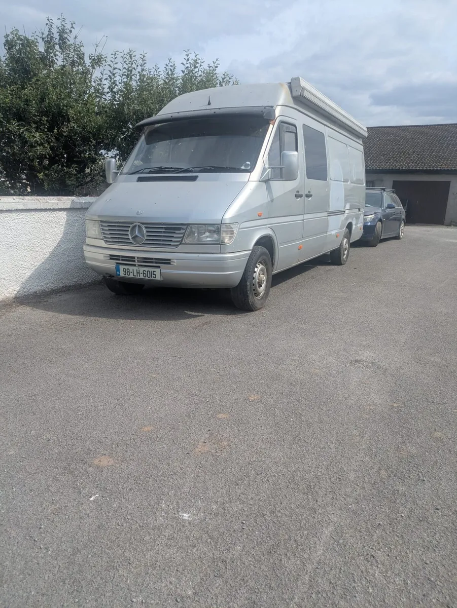Camper van - Image 1