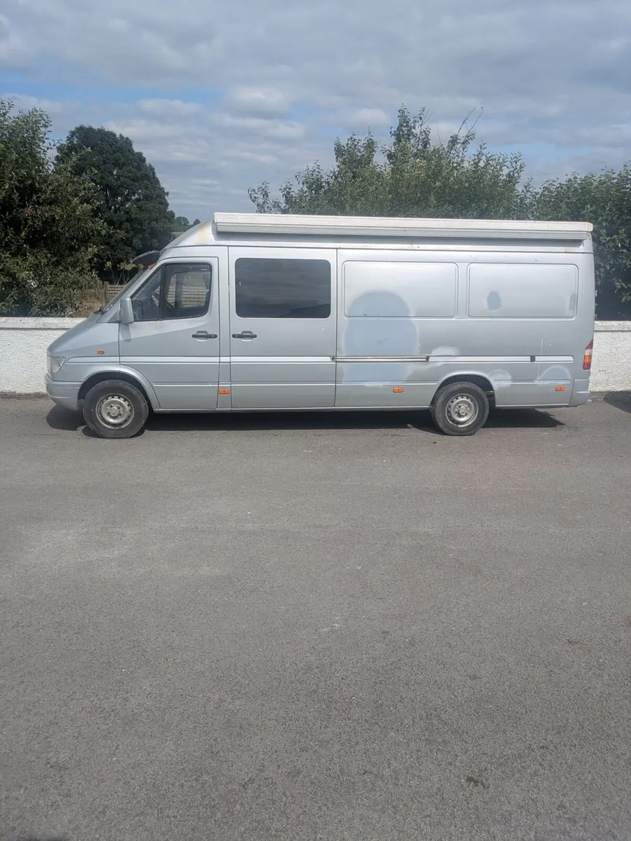 Camper van - Image 2