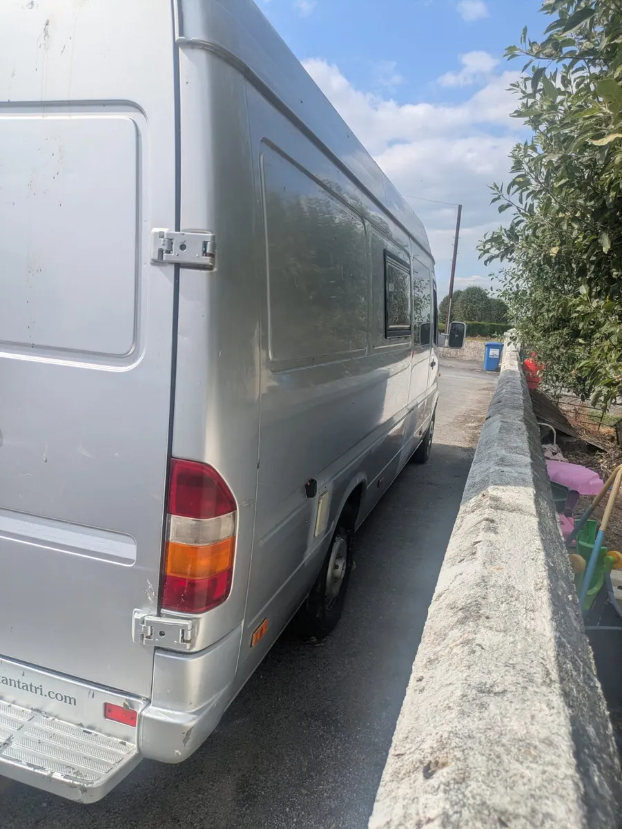 Camper van - Image 4